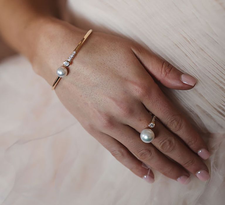 pearl-bracelet-and-ring-Daisy-Bell-Photography