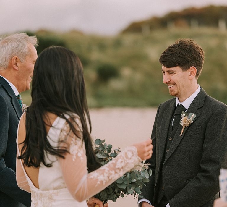 bride-and-groom-at-wedding-ceremony.