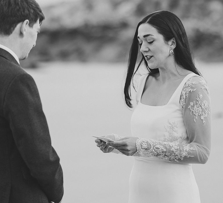 bride-reads-out-personal-wedding-vows