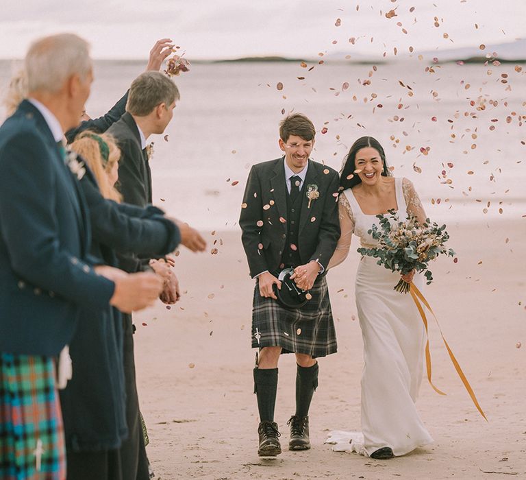 confetti-moment-on-beach