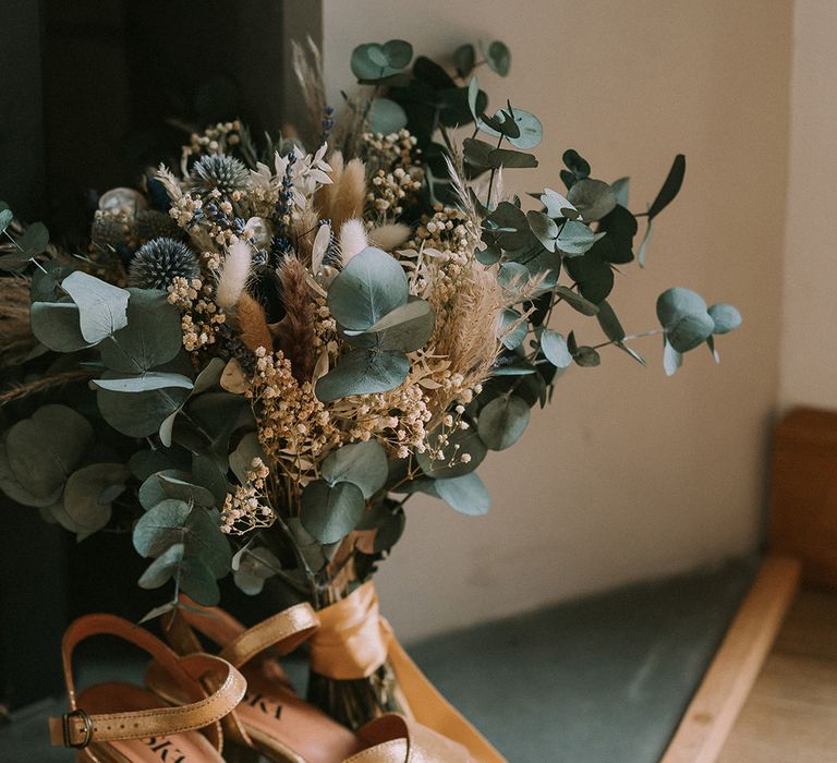 gold-wedding-shoes-with-dried-flower-bouquet