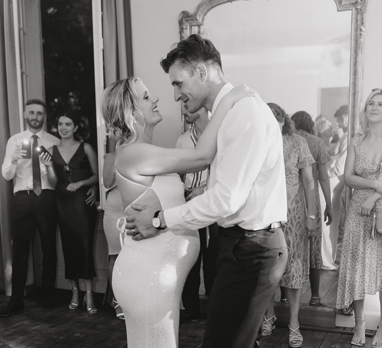 bride-in-maternity-wedding-dress-dancing-with-groom