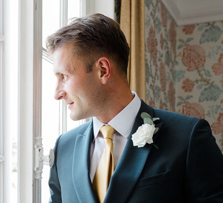 groom-in-navy-suit-with-yellow-tie