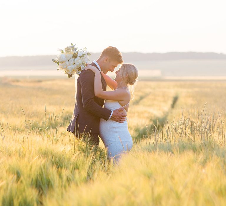 romantic-golden-hour-couple-photo