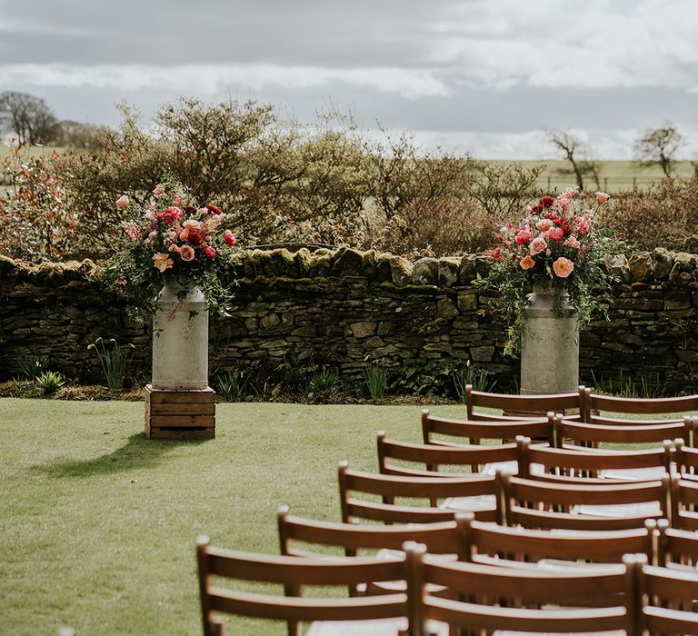 outdoor-wedding-ceremony-at-halton-grove