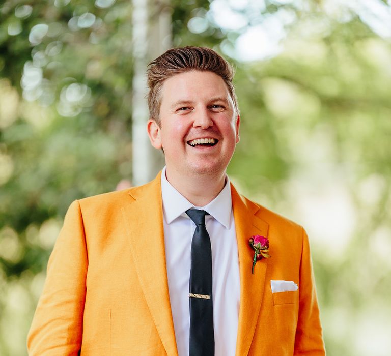 groom-in-mustard-yellow-wedding-suit