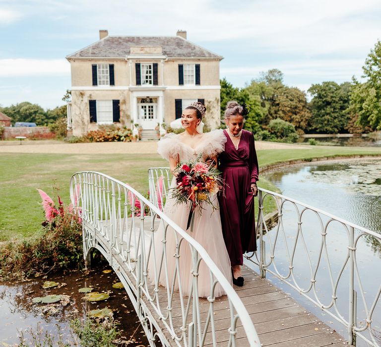 mother-of-the-bride-and-bride