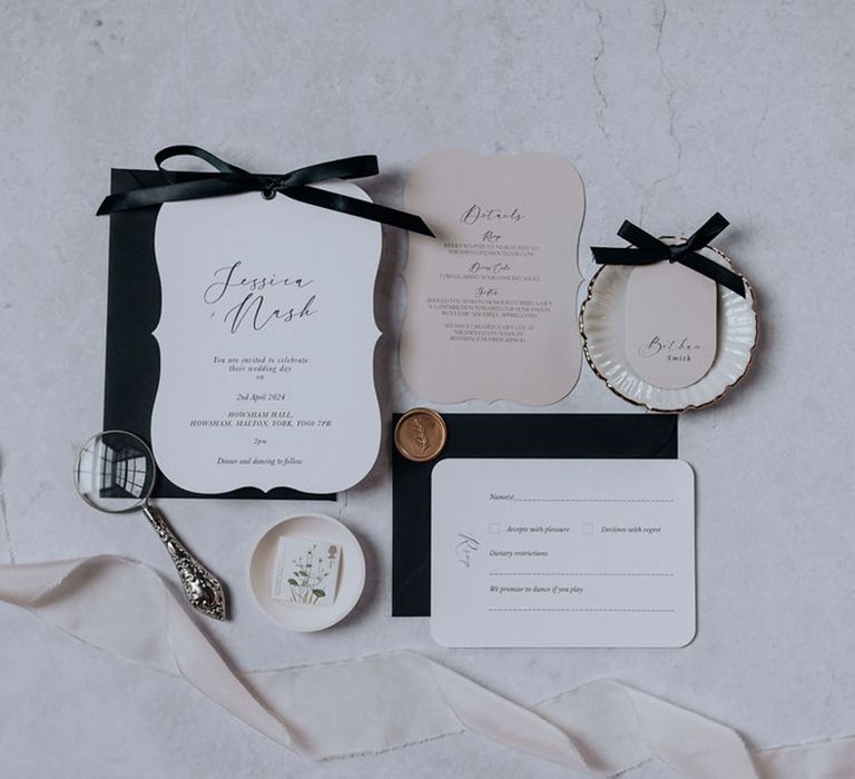 monochrome-black-and-white-wedding-stationery