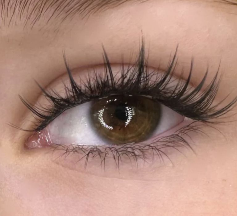 diy-at-home-wedding-lash-extensions-on-almond-eyes