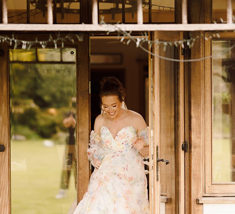 brides-in-strapless-wedding-dress-with-colourful-pastel-flowers