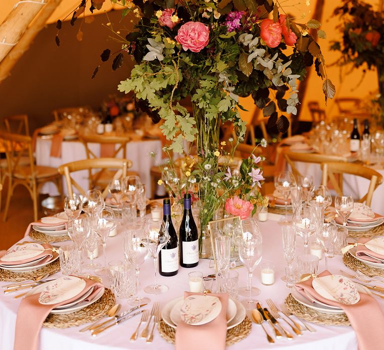 circular-wedding-tables-with-pink-flower-centrepieces