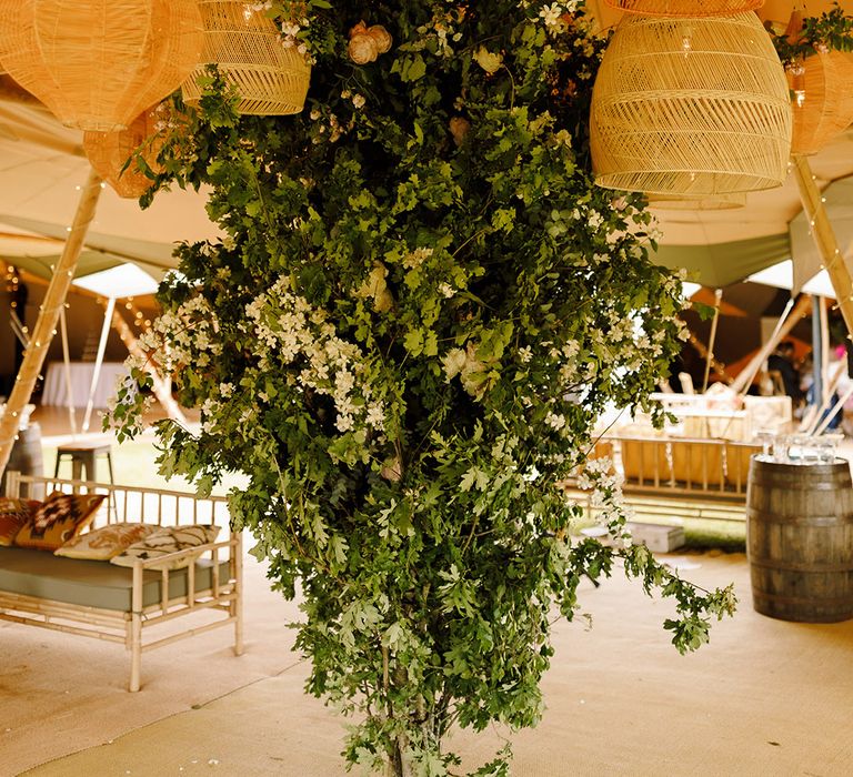 natural-foliage-and-flower-decorations