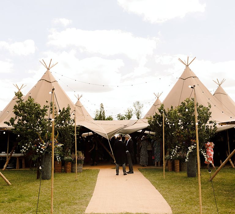 tipi-wedding-with-flower-arrangements