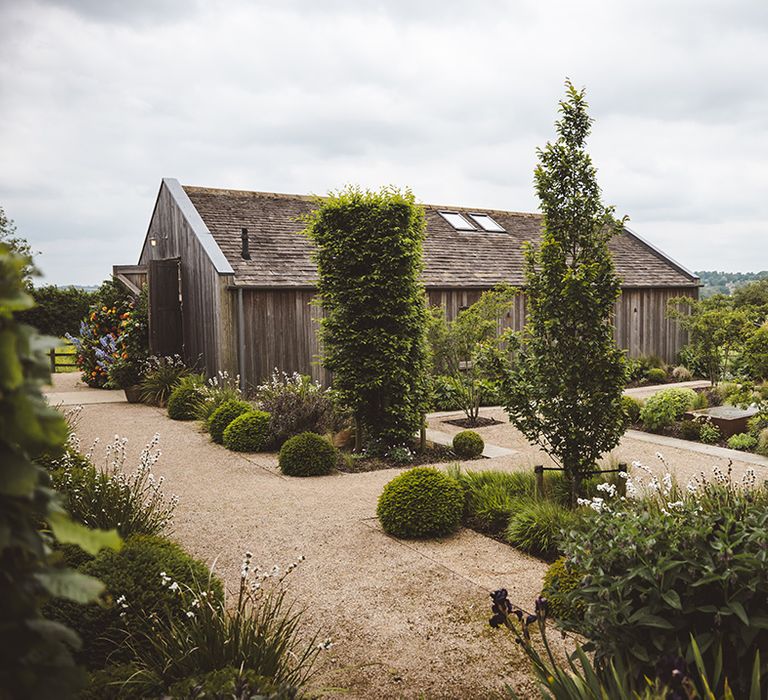 hyde-house-country-house-wedding-venue-grounds