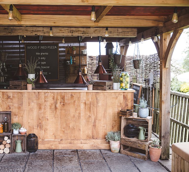 outdoor-wedding-bar