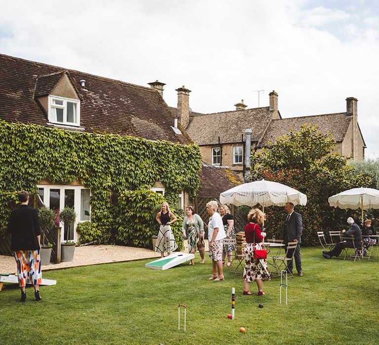 outdoor-wedding-games-at-country-house-wedding