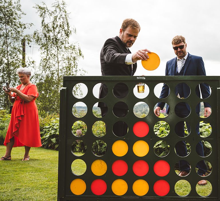 wedding-guests-play-large-connect-4-outdoor-game