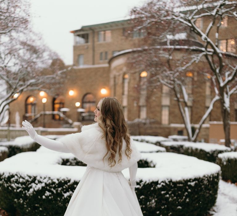 bride-wearing-white-gloves-and-cropped-fur-jacket