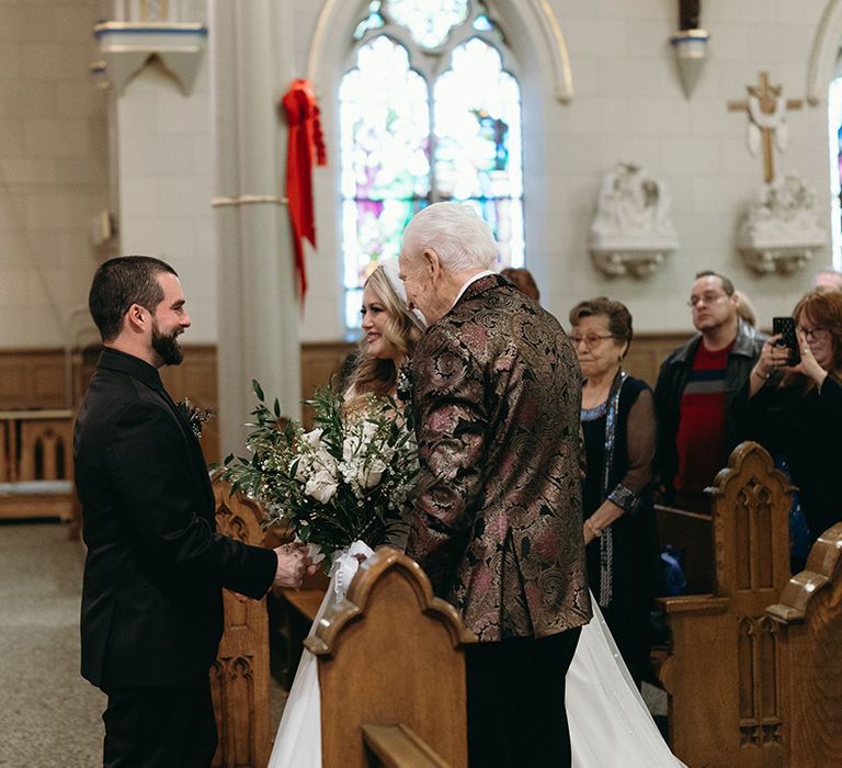 father-of-the-bride-in-patterned-suit