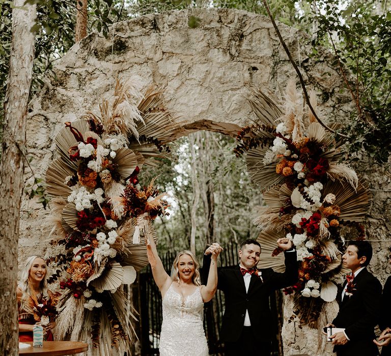 bride-and-groom-at-tulum-wedding-with-dried-wedding-flowers