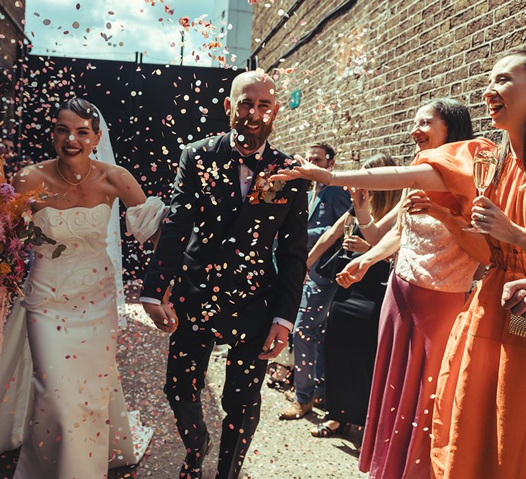 pastel-confetti-moment-for-couple-at-london-wedding