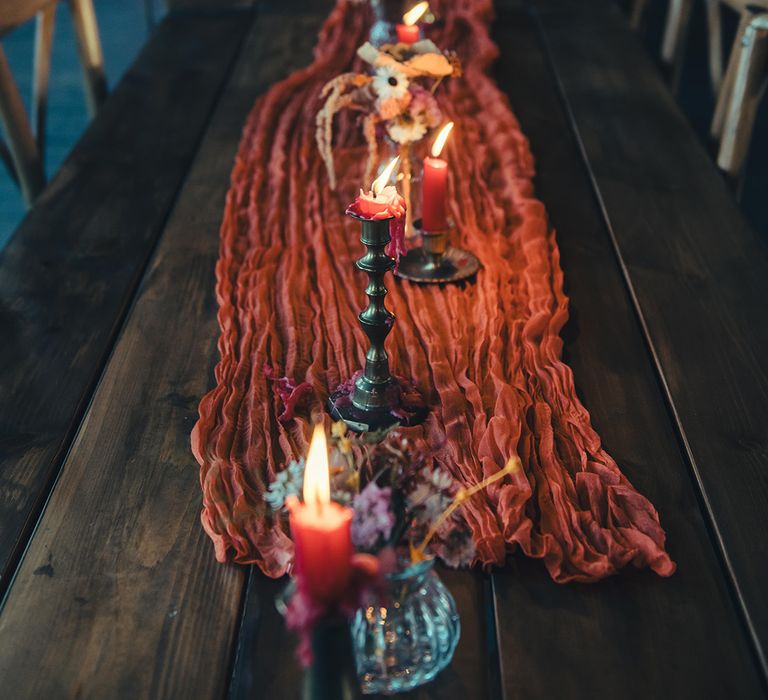 pink-and-orange-wedding-table-runner-and-decorations