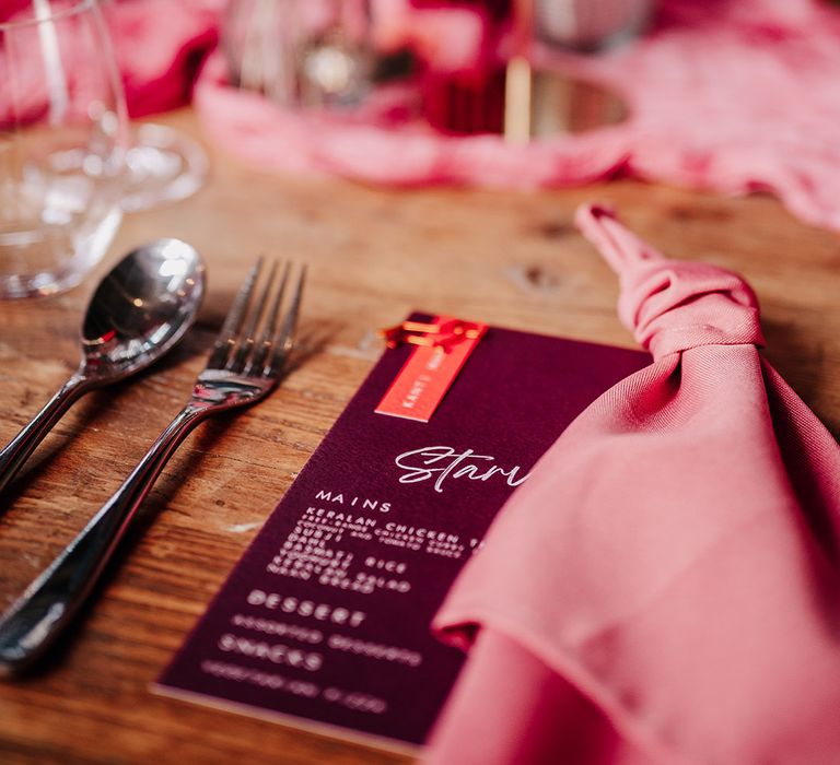 wedding-place-setting-with-pink-decorations