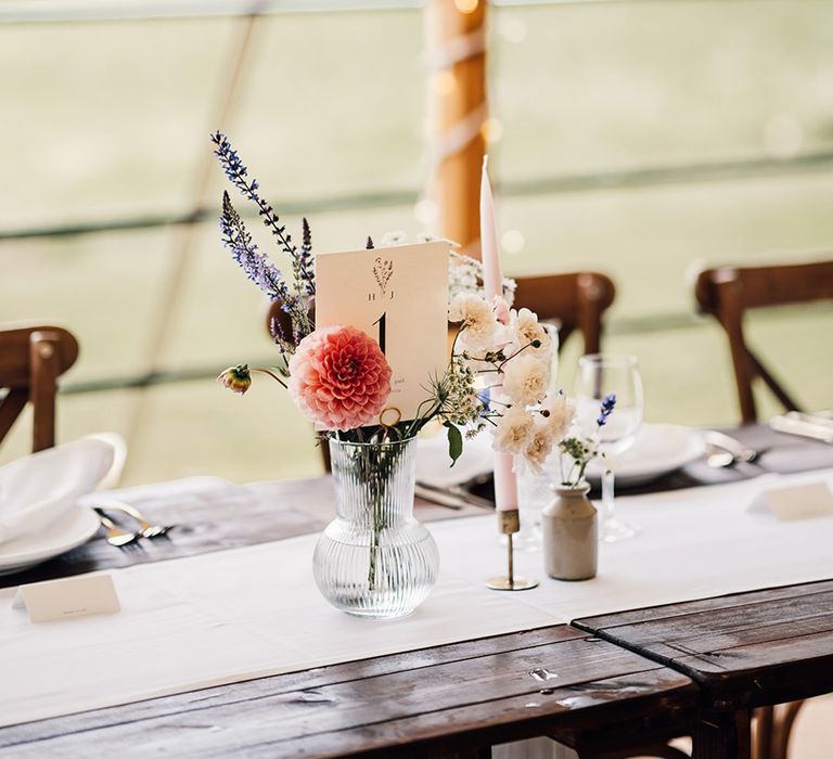 minimalist-wedding-table-setting-with-bud-vase-flowers-and-table-number-sign