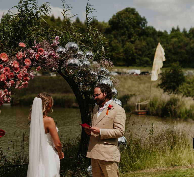 bride-and-groom-exchnage-vows-at-wedding-ceremony