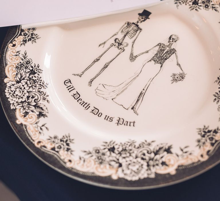 til-death-do-us-part-halloween-wedding-theme-plates