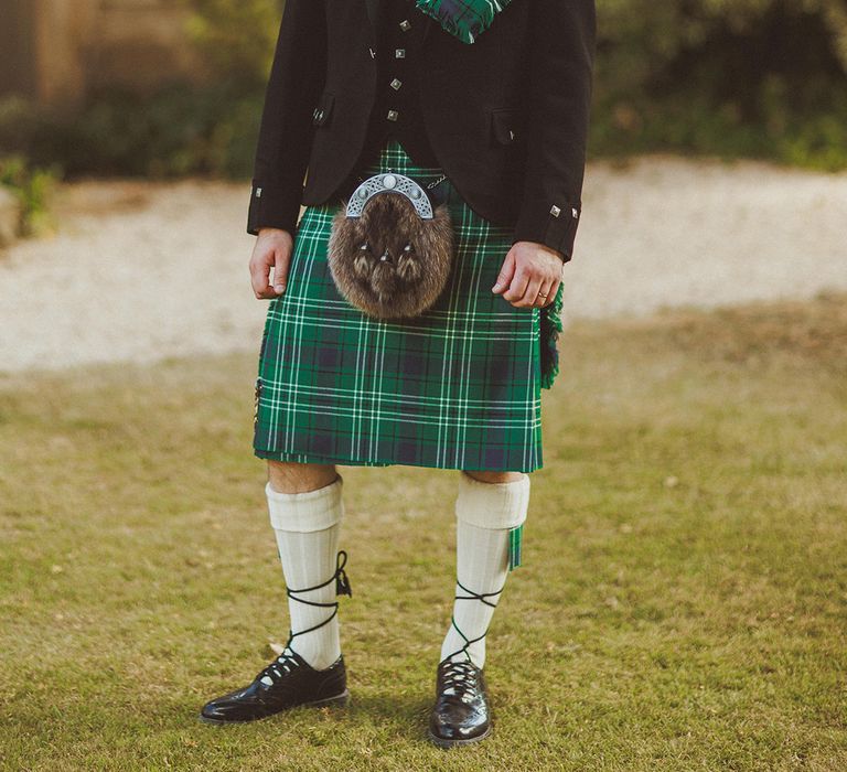 groom-wearing-green-kilt-wedding-outfit