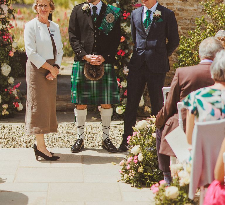 groom-wearing-green-scottish-highland-groom-fashion