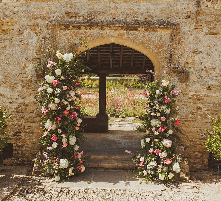 pink-and-white-wedding-flower-column-decorations