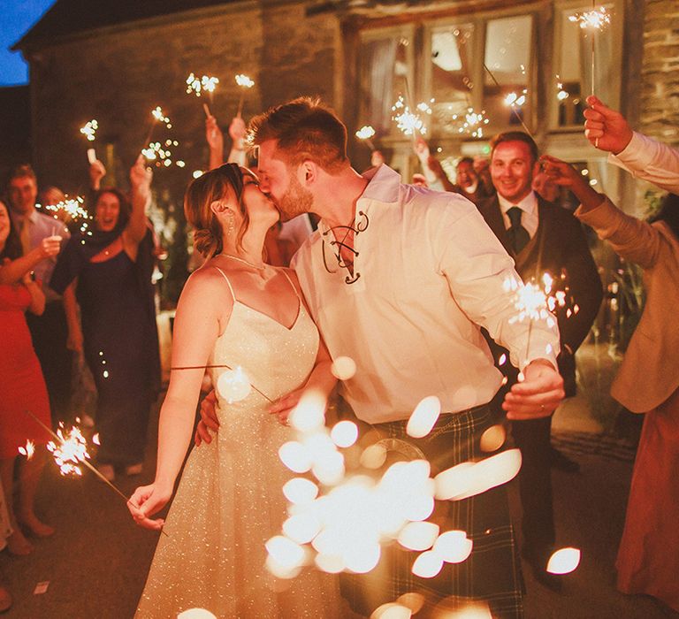 sparkler-send-off-wedding-photo-with-bride-and-groom-kissing