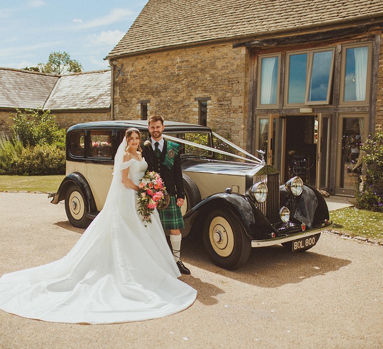 vintage-rolls-royce-wedding-car-with-bride-and-groom