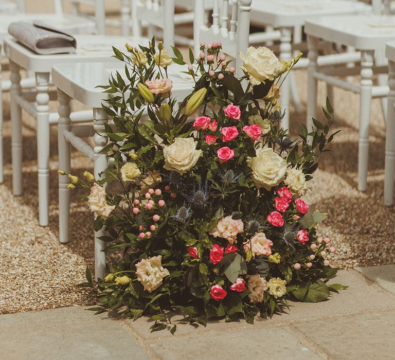 white-rose-and-pink-aisle-flowers