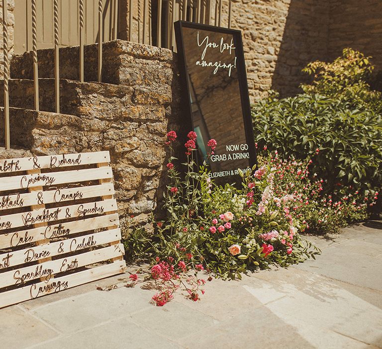 wooden-pallet-order-of-the-day-sign-with-mirror-signage