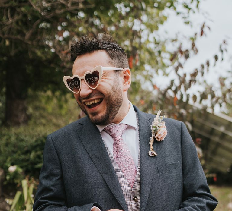 groom-in-dark-blue-wedding-suit-with-sunglasses