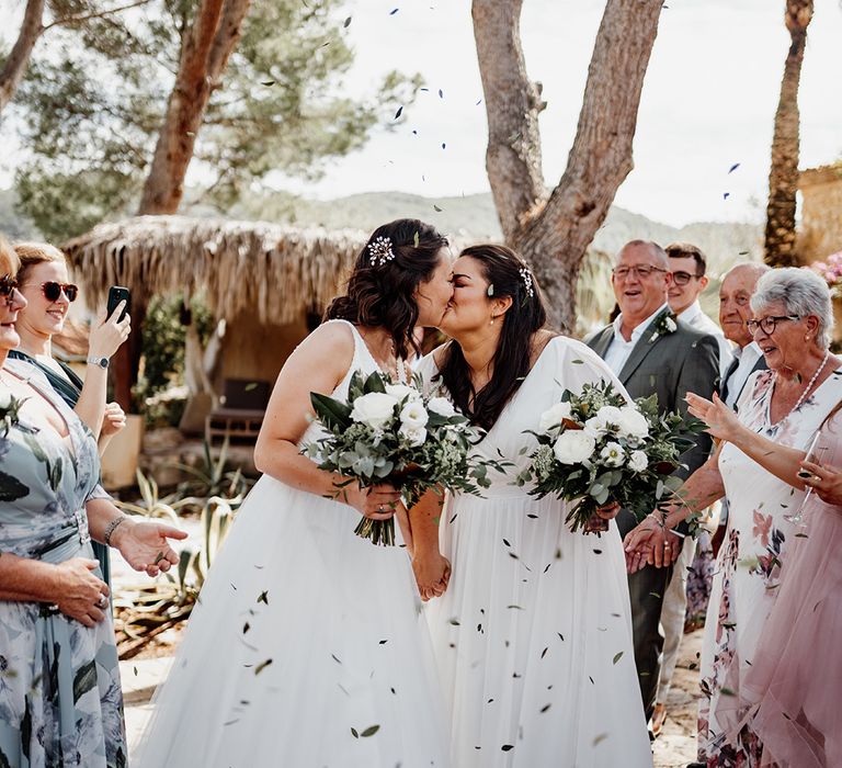 two-brides-kiss-during-confetti-moment