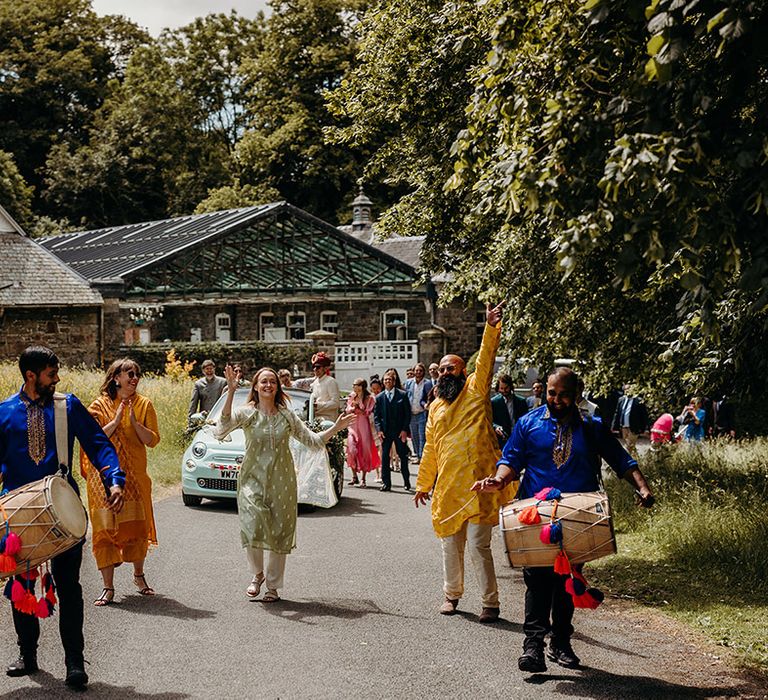 baraat-wedding-entrance-for-groom-at-hindu-wedding