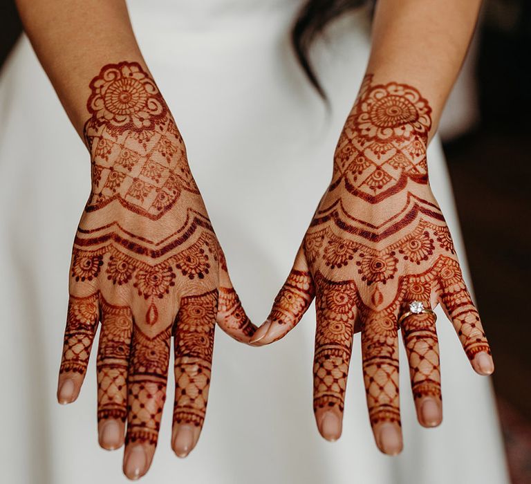 henna-design-for-bride-with-engagement-ring