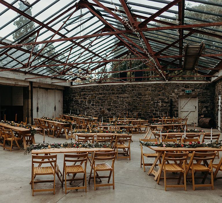 plas-dinam-glasshouse-wedding-with-wooden-tables