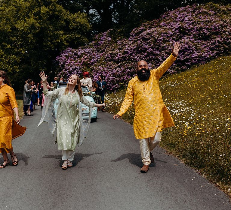 wedding-guests-wearing-yellow-and-green-outfits-for-hindu-wedding