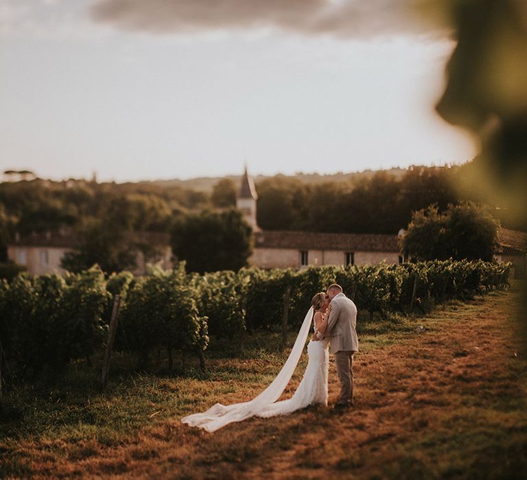 golden-hour-wedding-photo-of-bride-and-groom-at-chateau-wedding