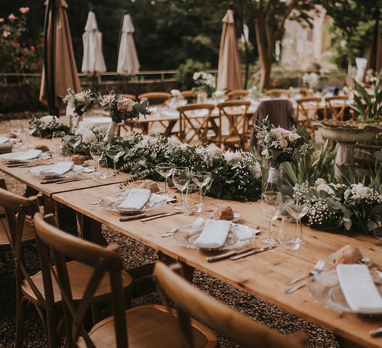 outdoor-wedding-tablescape-at-french-destination-wedding