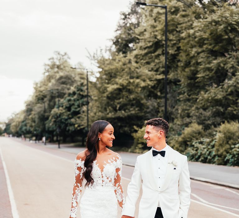 bride-and-groom-holding-hands-for-london-city-wedding