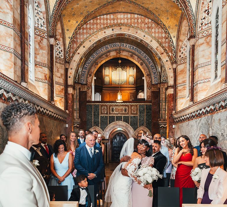 cute-moment-between-bride-and-mother-of-the-bride