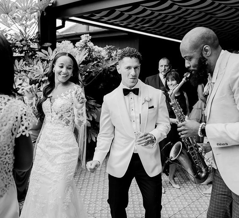 saxophone-player-at-wedding