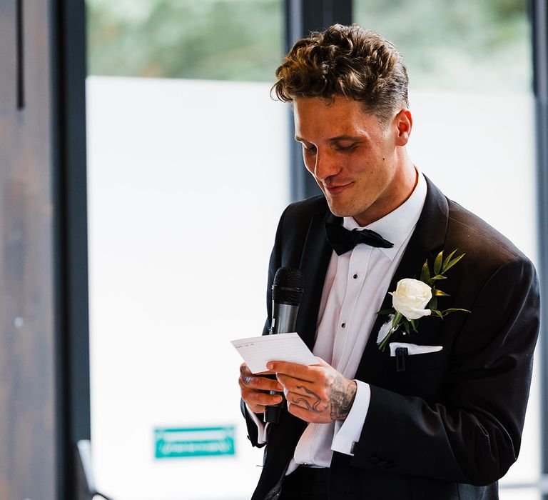 best-man-reading-wedding-speech