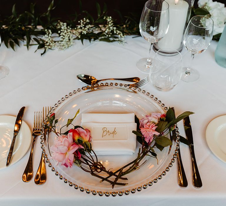 gold-wedding-cutlery-and-charger-plates-wedding-place-setting